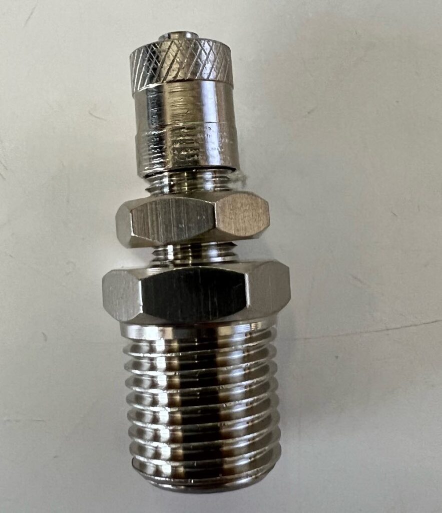 Industrial Quality Schrader Valve To 1 4 NPT Thread With Retaining Nut 